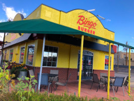 Bingo Burger Pueblo outside