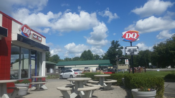 Dairy Queen outside