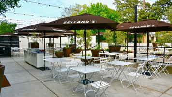 Selland's Market Café Broadway Sacramento outside