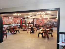 Cj's Pizza And Taproom inside