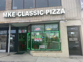 Milwaukee Classic Pizza outside