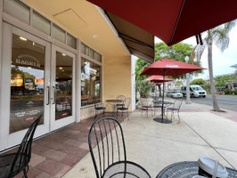 Bruegger's Bagels outside