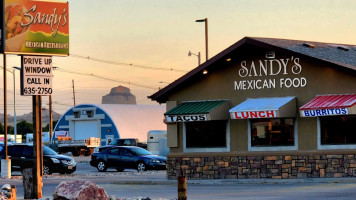 Sandy's Burritos outside