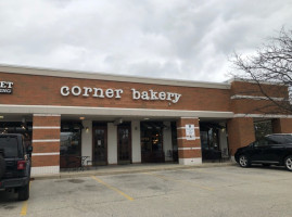 Corner Bakery outside