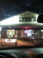 Lynns Drive Inn inside