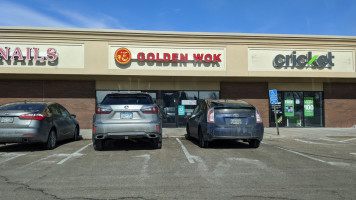 Golden Wok outside