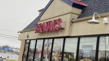 Braum's Ice Cream Dairy Store outside