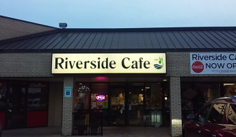 Riverside Cafe outside