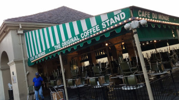 Café Du Monde Riverwalk food