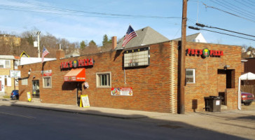 Fox's Pizza Den Of Stowe Twp. outside