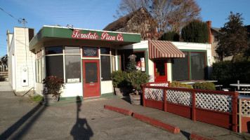 Ferndale Pizza Co. outside