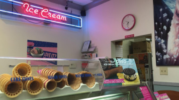 Baskin-robbins food