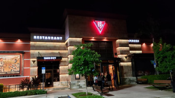 Bj's Brewhouse food