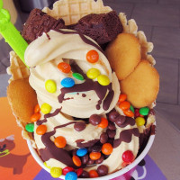 Menchie's Frozen Yogurt food