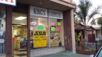 King Burritos Negrete outside