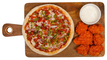 Il Primo Pizza Wings food