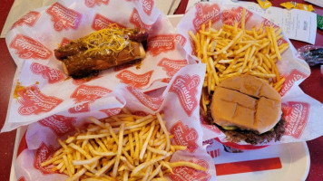 Freddy's Frozen Custard Steakburgers outside