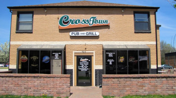 Crosstown Pub Grill Naperville outside