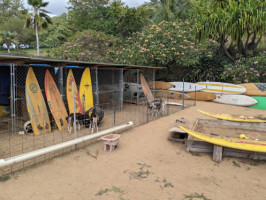 Surfing Goat Dairy outside