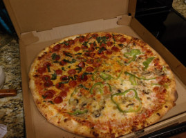 Flippin' Pizza In Silver Spr food