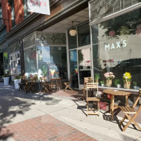 Max's Eatery inside