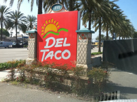 Del Taco outside