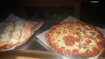 Red's Pizza food