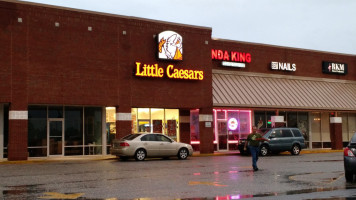 Little Caesars Pizza food