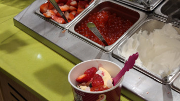 Menchie's Frozen Yogurt food