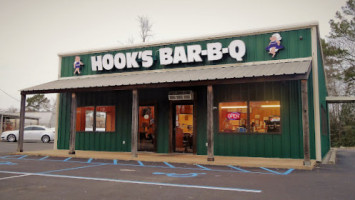 Hook's Bbq food