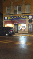 Tacos Y Salsa outside