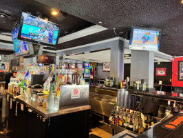 Sneaker's Sports Bar And Grill Restaurant In Frankl food