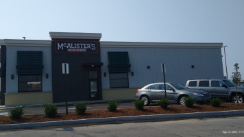 Mcalister's Deli outside