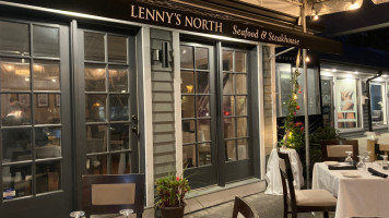 Lenny's North Seafood Steakhouse inside