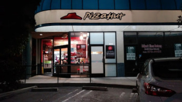 Pizza Hut outside