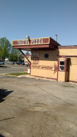 Yogis Pizza outside