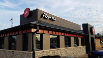 Pizza Hut outside