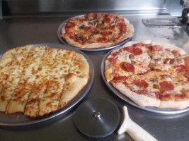 Club House Pizza food