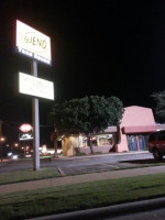 Taco Bueno outside