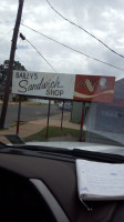 Bailey's Sandwich Shop outside