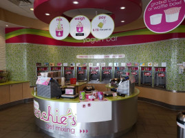 Menchie's Frozen Yogurt food