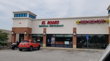 El Rodeo #20 outside