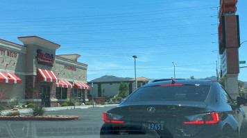 Freddy's Frozen Custard Steakburgers outside