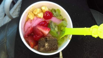 Menchie's Frozen Yogurt food