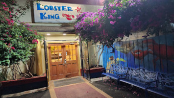 Lobster King outside