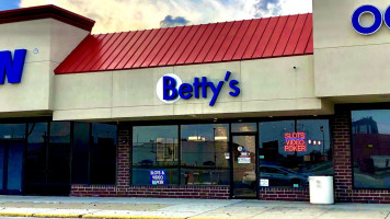 Betty's Bistro outside