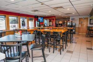 5th Quarter Bar Grill Restaurant inside