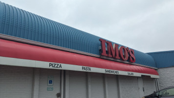 Imo's Pizza outside