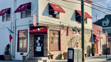 Natoli's Italian Deli outside