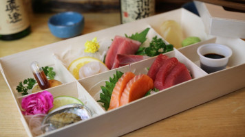 Kakurega Sushi food